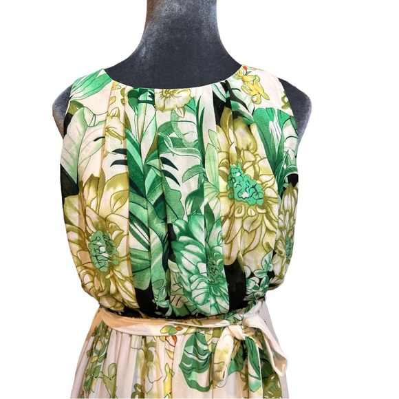 Magic light flowing botanical floral print pleated bodice tie at waist - Picture 2 of 5